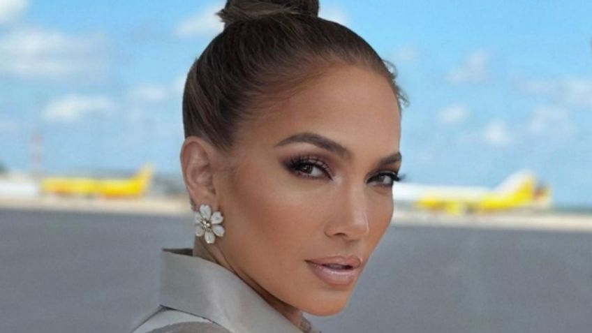 JLo presume la delicada lencería blanca que ayuda a resaltar la figura después de los 50