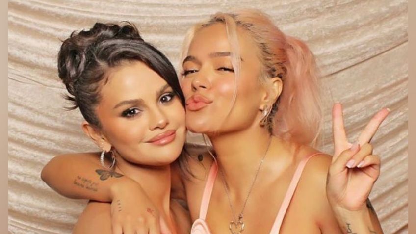 Karol G y Selena Gómez rompen el Internet al posar juntas "dándose" besitos