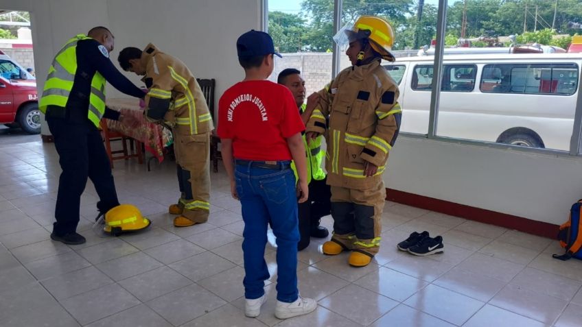 Mini Bomberos en Acción: niños y niñas de Oaxaca participan en taller de verano