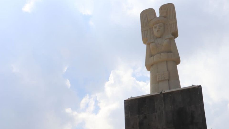 Monumento a la 'Joven de Amajac' en Reforma