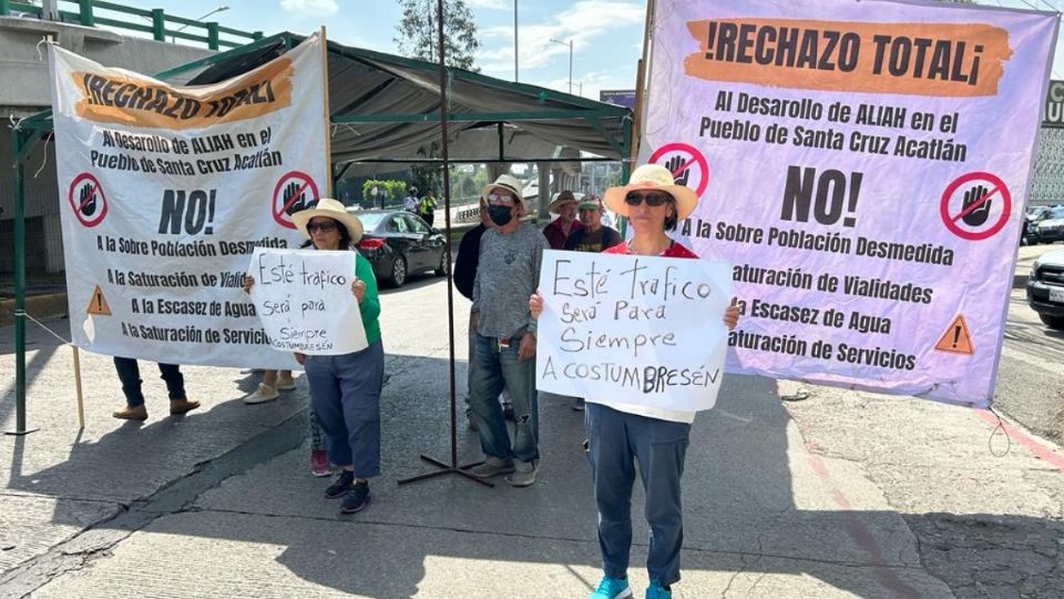 Vecinos bloquean parcialmente la avenida