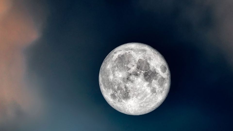 Desde nuestro planeta, siempre vemos la misma cara de la Luna.