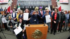 Senado entrega reconocimiento a leyendas de la lucha libre