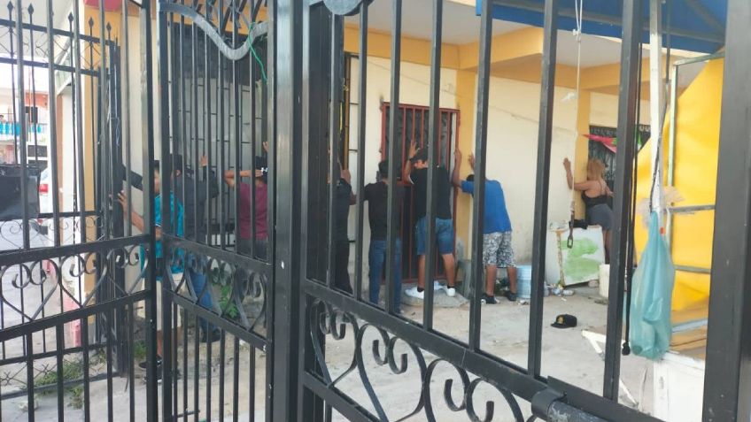 Detienen a pareja que obligaba a trabajar a 20 niños como vendedores ambulantes en Playa del Carmen