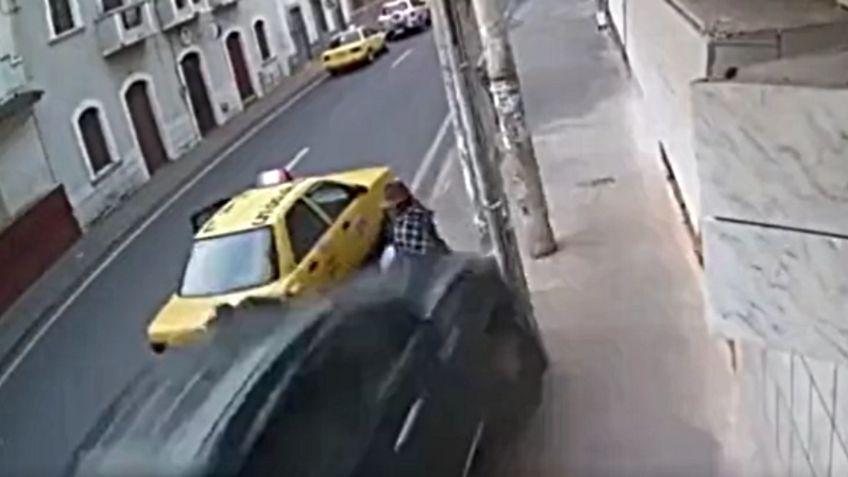 VIDEO: conductor ebrio atropella a abuelitos cuando iban a tomar un taxi y los mata