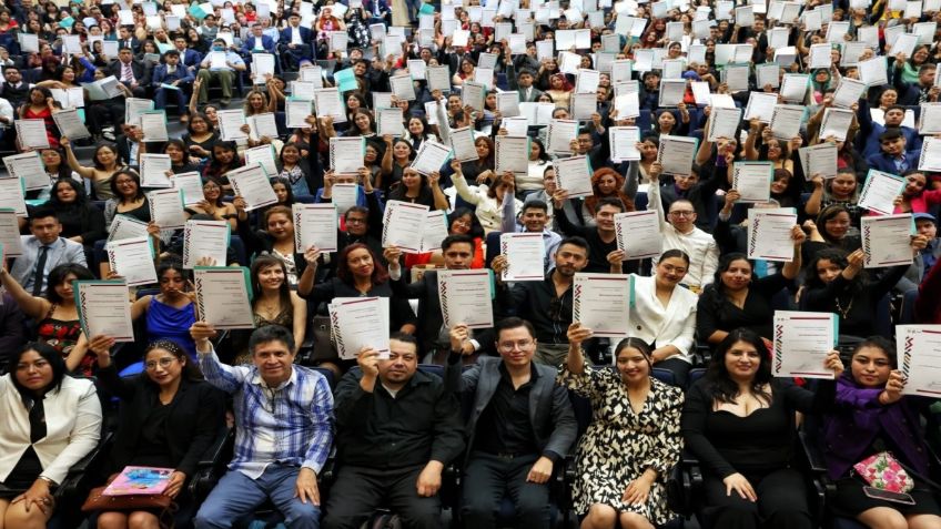 Claudia Sheinbaum felicita a graduados de la Universidad Rosario Castellanos