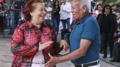 Frases para felicitar a los abuelos por Facebook y WhatsApp