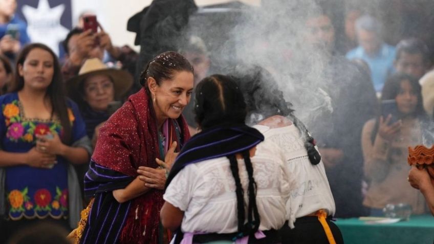 Claudia Sheinbaum se emociona hasta las lágrimas con apoyo de mujeres purépechas: "Sabemos que va a enfrentar muchísimas cosas"