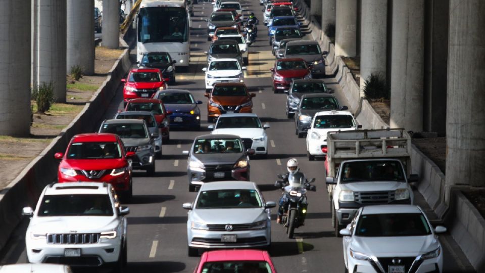 Los autos con engomado verde no podrán circular hoy de las 5:00 a las 22:00 horas.