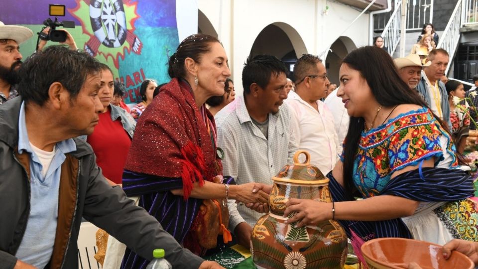 Claudia Sheinbaum durante una de sus visitas a Cheranástico