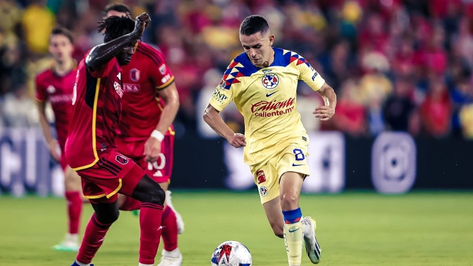 América goleó en su debut.