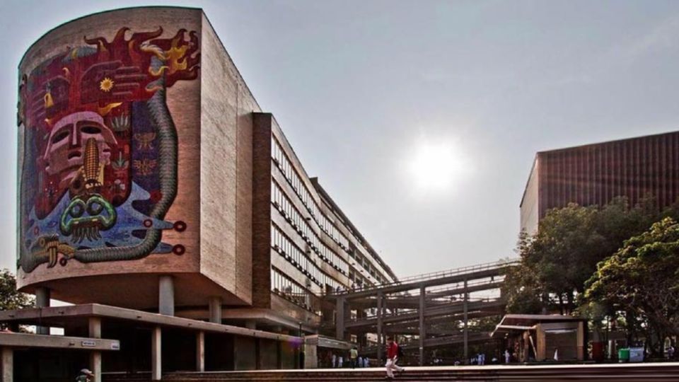 El asalto ocurrió en la explanada de la Facultad.