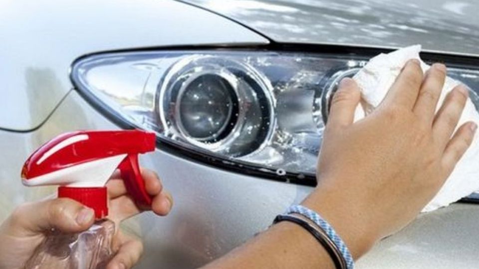 Limpieza faros del carro. Fuente: Pinterest.