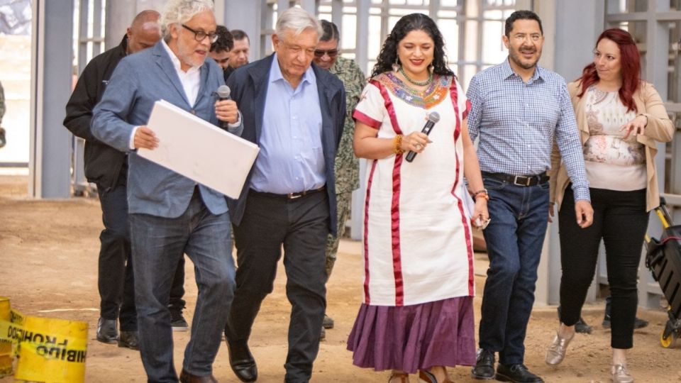 Gabriel Orozco, AMLO, Alejandra Frausto y Martí Batres durante la supervisión