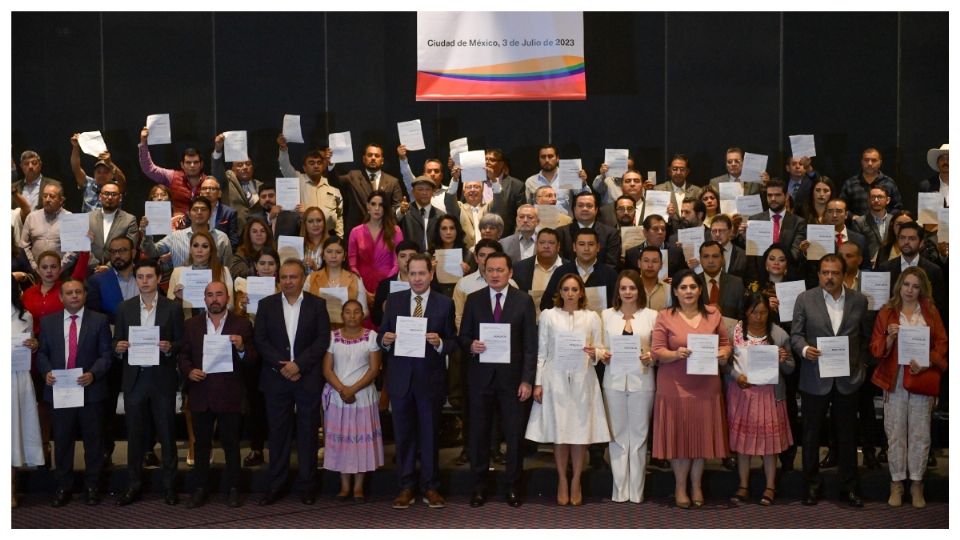 Además de los senadores y senadoras, una decena de dirigentes estatales y municipales se sumaron a la deserción.