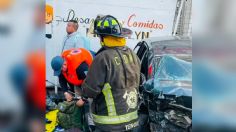 Chocan y atropellan a peatones que esperaban el transporte afuera del metro Tepalcates; hay un muerto