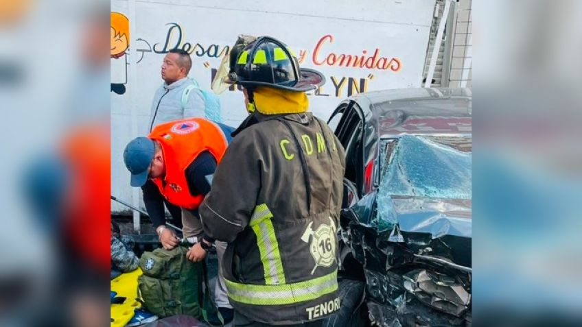 Chocan y atropellan a peatones que esperaban el transporte afuera del metro Tepalcates; hay un muerto