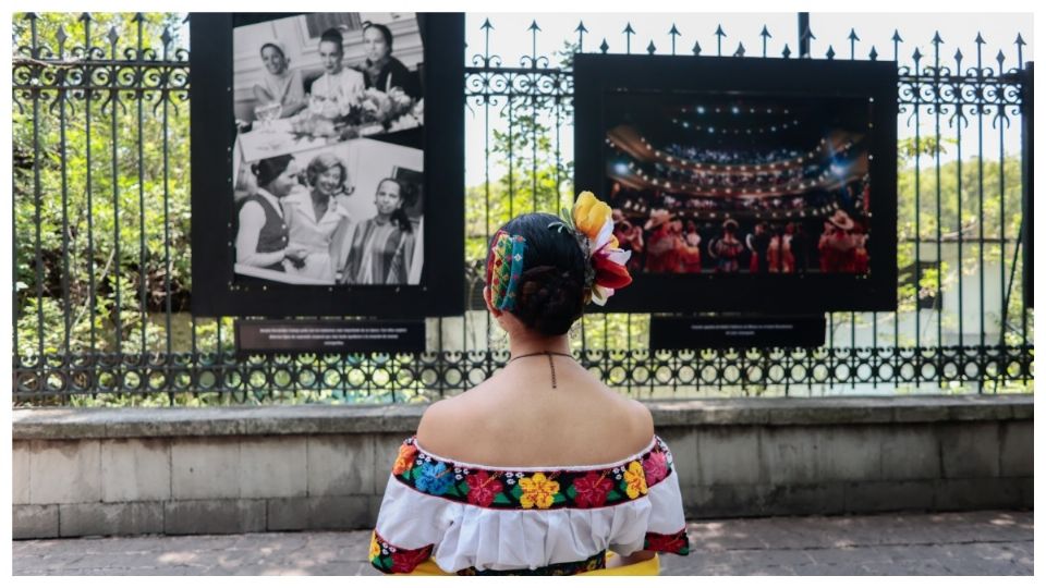 Amalia Hernández (1917-2000) fue una bailarina y coreógrafa mexicana que investigó y recuperó las tradiciones mexicanas a través de la danza.