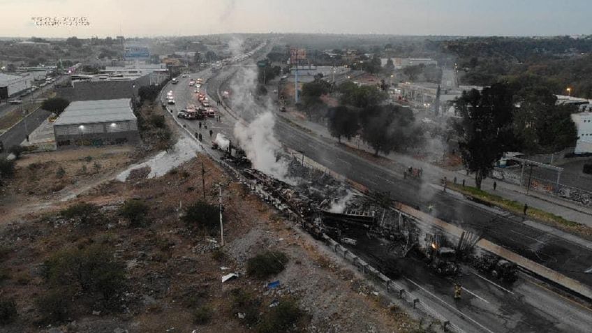 Accidente en la autopista México-Querétaro: se incendia una pipa en San Juan del Río