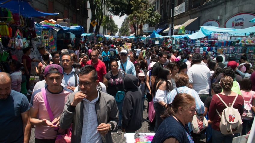 Sin un poco vergüenza, captan a dos hombres mientras roban una lavadora en pleno centro de la CDMX