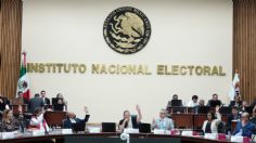 ¿Morena y el Frente Amplio por México violan la ley electoral? Esto dice el INE