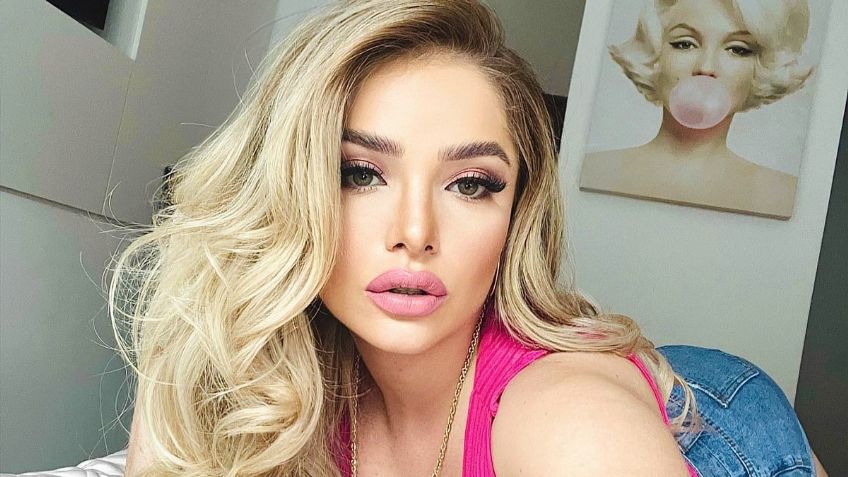 Sandra Itzel de La Sonora Dinamita se une al estilo Barbie en ombliguera rosa