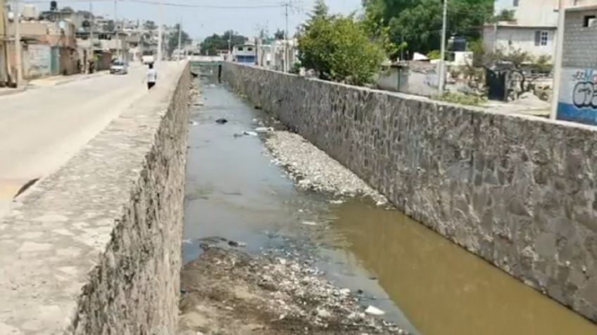 Encuentran el cuerpo de una mujer en un canal de aguas negras de Tultitlán