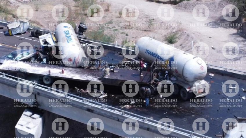 Fuerte accidente se registra el libramiento carretero poniente entre tres vehículos