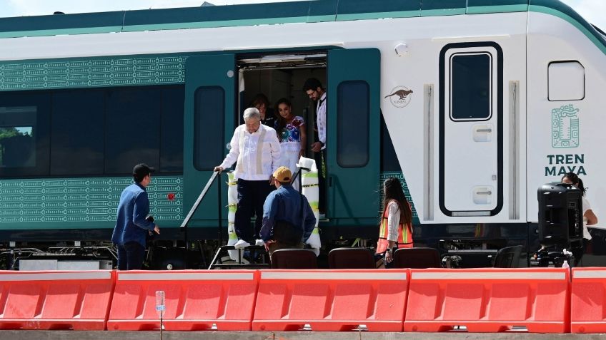 AMLO recibe el primer vagón del Tren Maya en Cancún