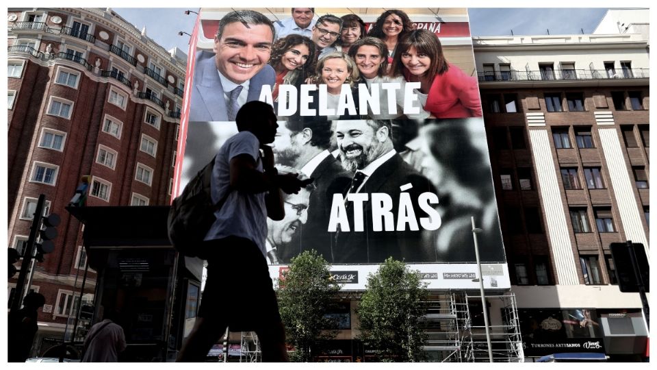 La formación de Pedro Sánchez espera remontar al Partido Popular y a su aliado Vox, favoritos en presidenciales.