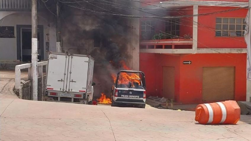 Pobladores en Hidalgo queman patrullas y toman un palacio municipal por el asesinato de un adulto mayor