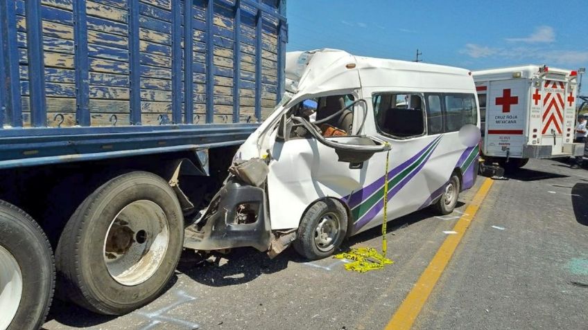 Accidente en carretera federal Tehuacán-Orizaba deja 5 muertos y 11 heridos