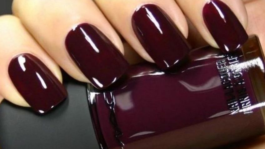 Merlot, el color de la elegancia que debes llevar en tus uñas durante este verano