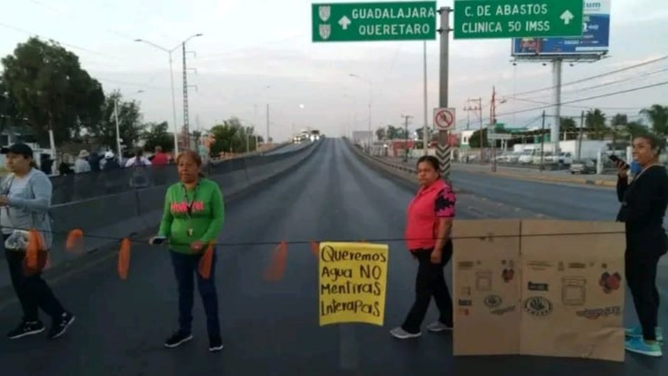 Bloqueo en un solo sentido en dirección a Jalisco y Querétaro