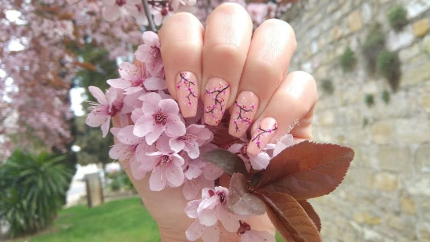 Flores de cerezo: el nail art perfecto para regresar a clases con toda la actitud