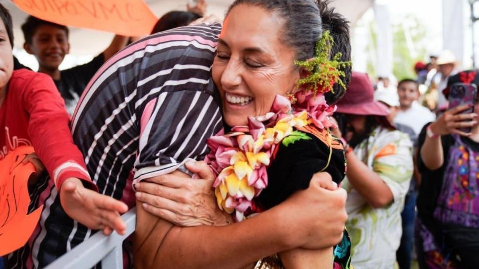 “México va a dar otro ejemplo al mundo, el ejemplo de que es tiempo de mujeres”, agregó.