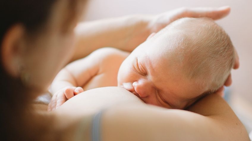 La leche materna no solo nutre al bebé, también lo protege el resto de su vida