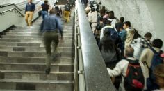 Escaleras eléctricas en el Metro Pantitlán cambian de sentido y usuarios tienen que correr | VIDEO