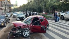 Un aparatoso choque en avenida Universidad deja un herido y afectaciones viales