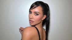 Kim Kardashian eligió un diminuto bikini dorado para una sesión nocturna de fotos desde Italia