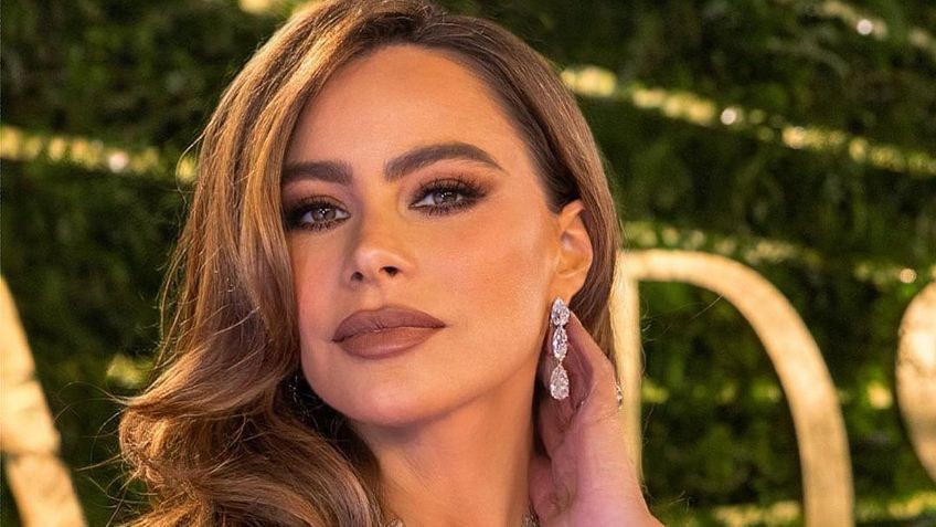 Sofía Vergara incendia las redes con el vestido azul más elegante y sexy del verano