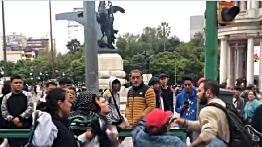 VIDEO: mujeres responden con golpes a un hombre que las encaró durante manifestación en CDMX