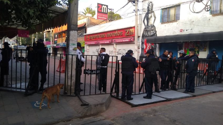 Se desata pelea entre locatarios y policías de Chimalhuacán por demolición de mercado