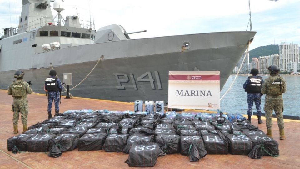 En Acapulco, la Secretaría de Marina confiscó más de 2 mil 700 kilos de clorhidrato de cocaína.