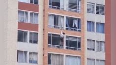 Sismo en Colombia: graban el momento exacto en que una persona se asusta, sale por la ventana y termina por caer al vacío desde el décimo piso