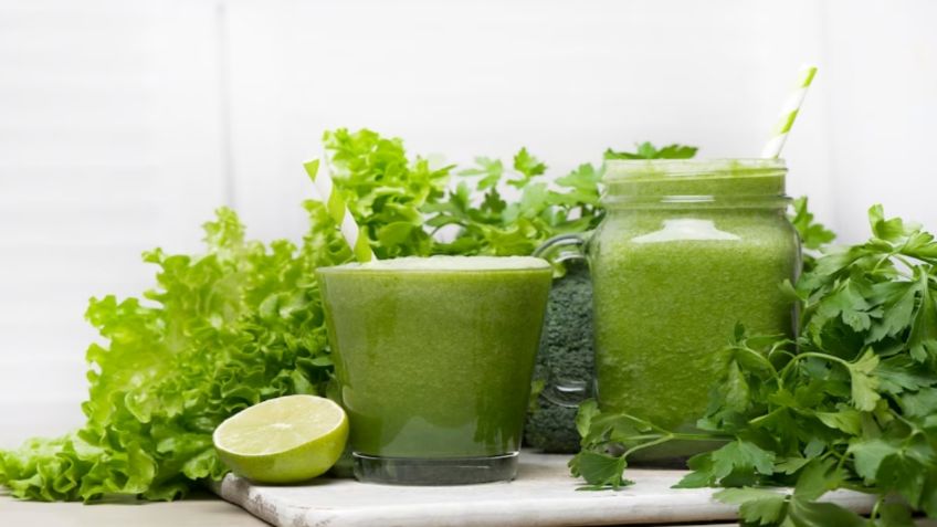 Conoce los beneficios de tomar agua de lechuga para perder peso