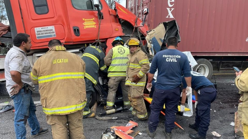 Cuerpo de Bomberos rescatan a los sobrevivientes