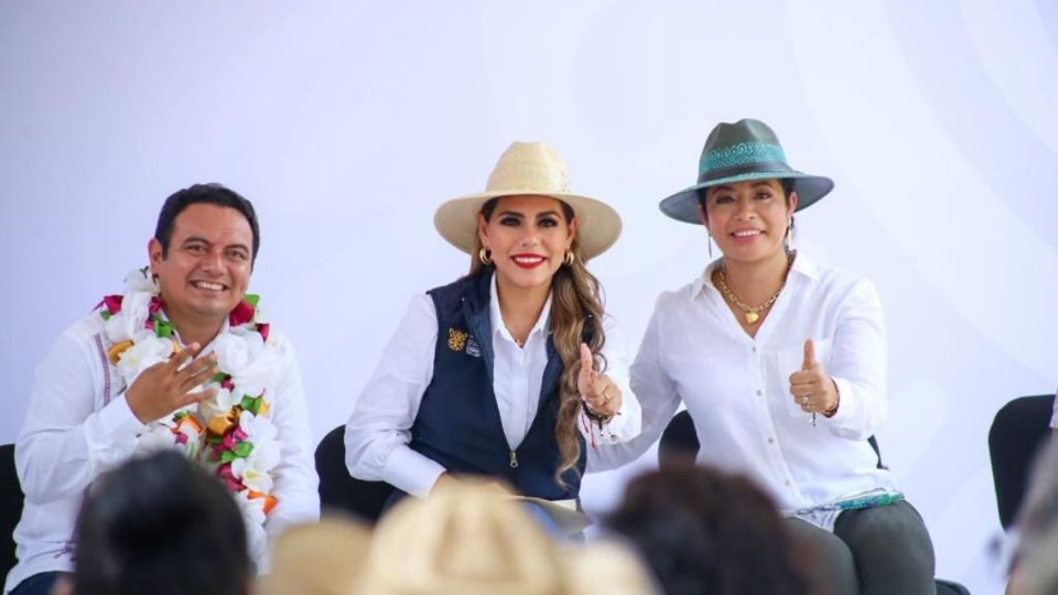 Recibe la gobernadora Evelyn Salgado el reconocimiento del titular de Conapesca