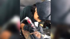 ¡Toda una artista! Niña de 8 años se convierte en tatuadora y su primer cliente fue su papá