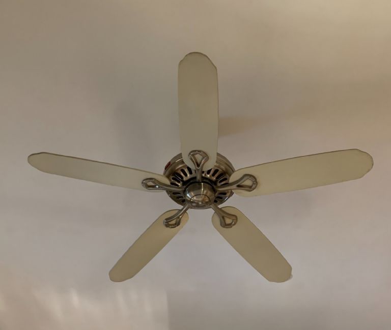 ventilador techo aspas sucias